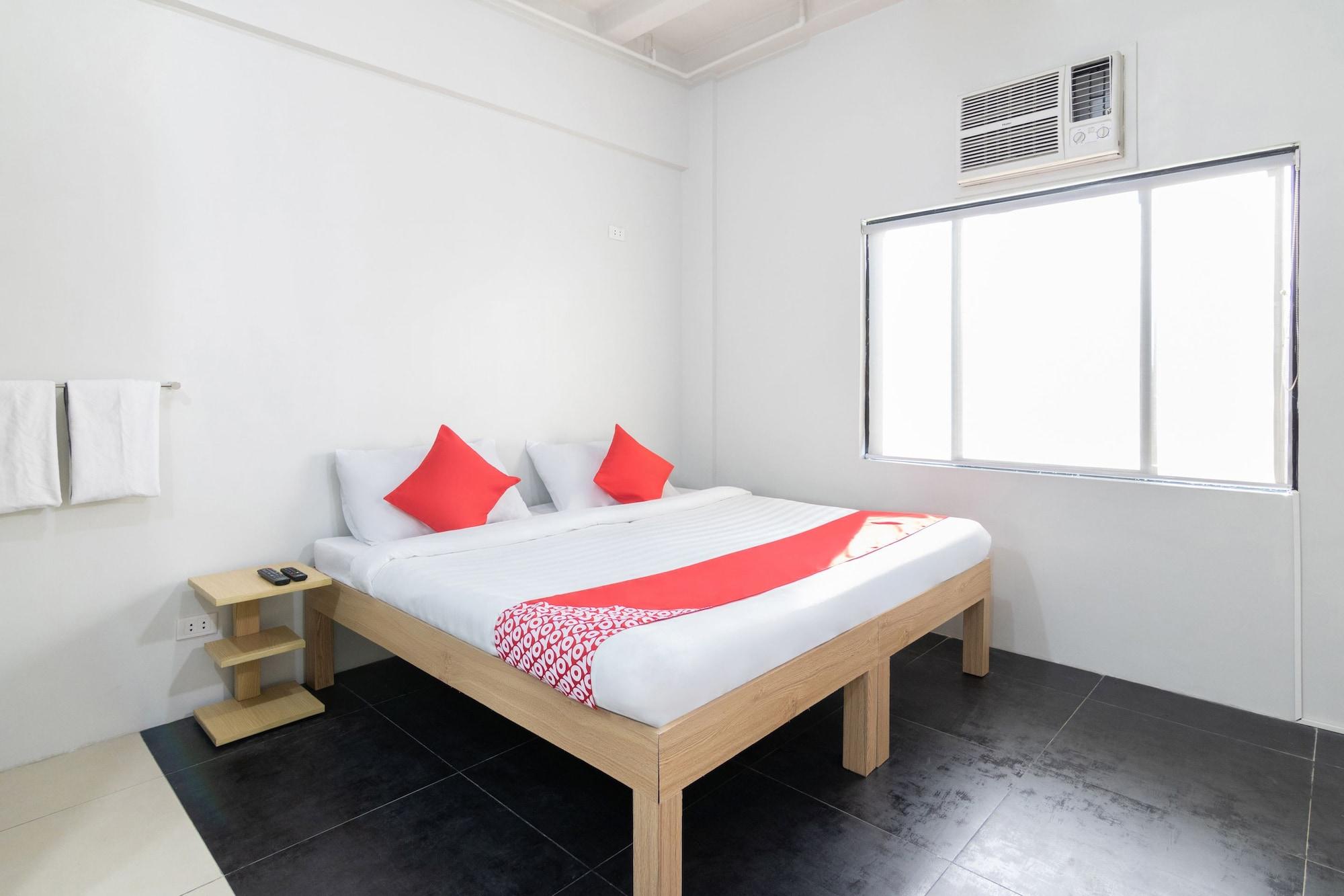 Oyo 136 Regal Residences Quezon City Exterior foto