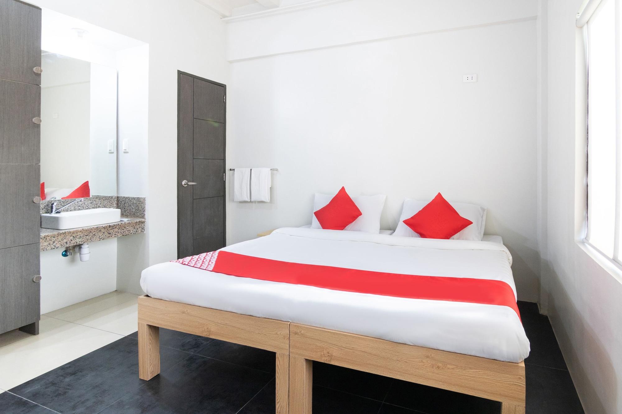 Oyo 136 Regal Residences Quezon City Exterior foto