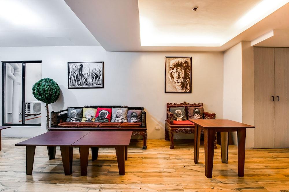 Oyo 136 Regal Residences Quezon City Exterior foto