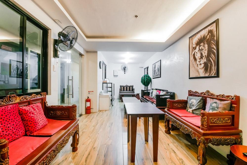 Oyo 136 Regal Residences Quezon City Exterior foto